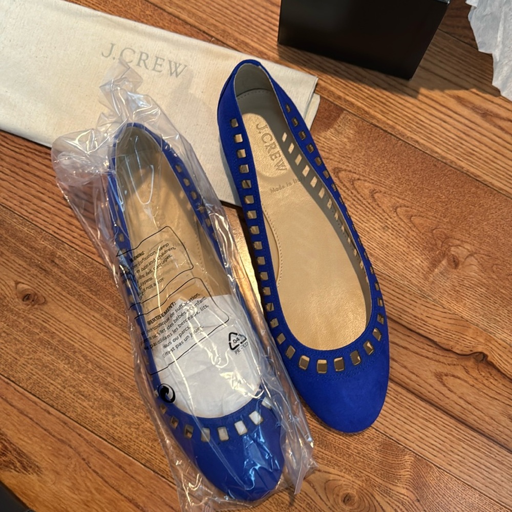 J Crew blue flats. Never worn. Size 8.